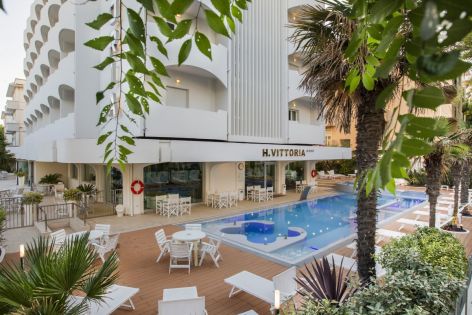 Почивка в ИТАЛИЯ - РИМИНИ, хотел Vittoria 4* - със самолет и обслужване на български език! Специална ваканционна програма за над 55 годишни & Приятели! Гарантирани места!